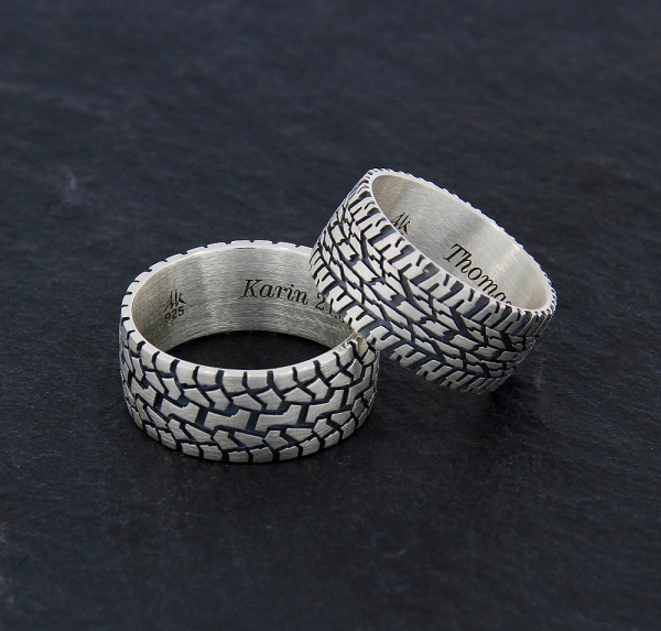 Ring mit Reifenprofil