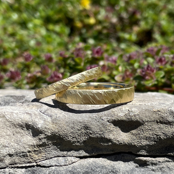 Schiefergestein Gelbgold