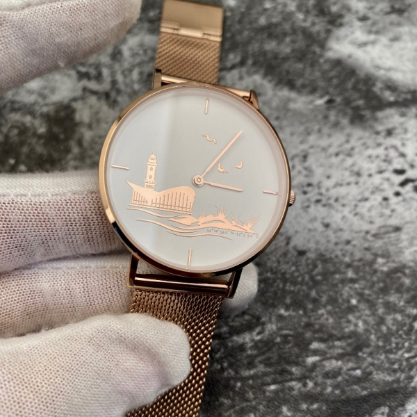 Warnemünde Uhr rose´ Vorderansicht