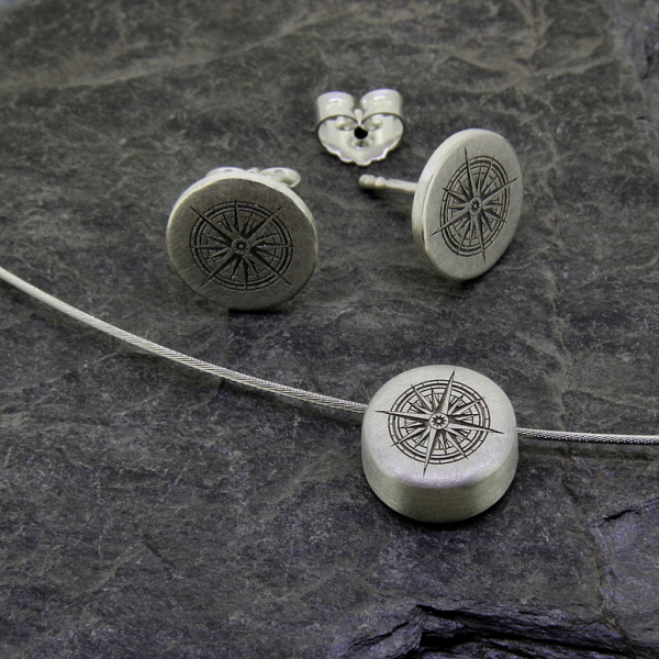 Anhänger mit Kompassrose und passenden Ohrsteckern